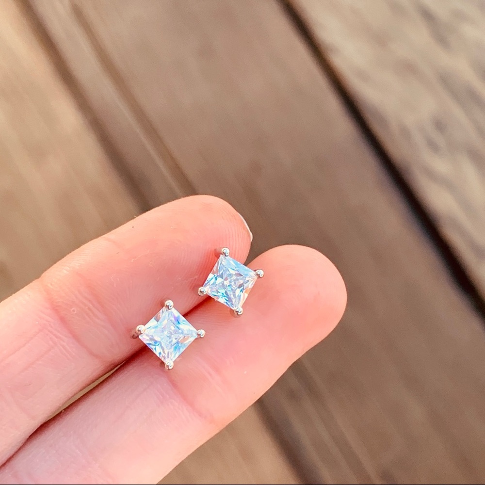 Cubic Zirconia ♡ Stud Earrings - Picture 2 of 8